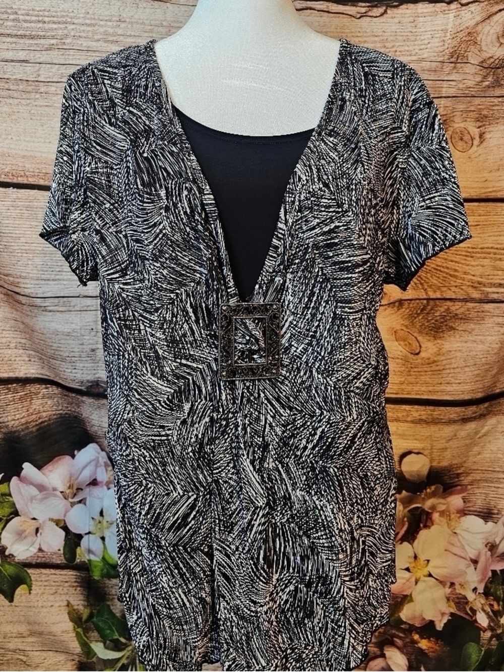Black & White Short Sleeve V-Neck Top with Decorative Buckle Detail